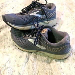 Women's Brooks Ghost 12 - Size 7.5 W